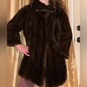 Beautiful chestnut brown vintage REAL MINK Coat